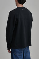 BLACK LONGSLEEVE TEE