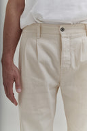 PLEATED WORKER CHINO ECRU