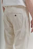 PLEATED WORKER CHINO ECRU